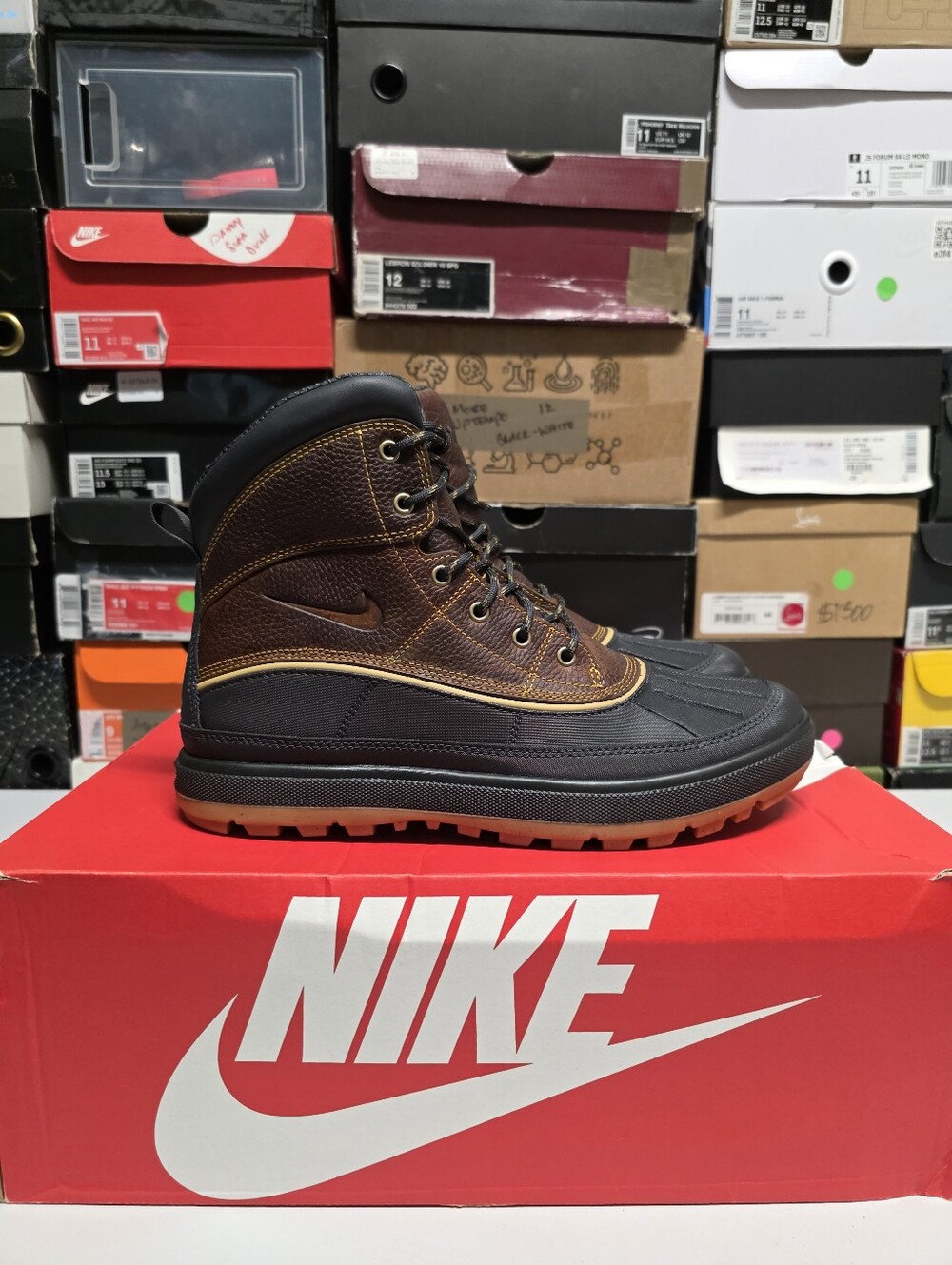 Nike ACG Woodside II boots in the "Dark Gold Leaf" Sz 10